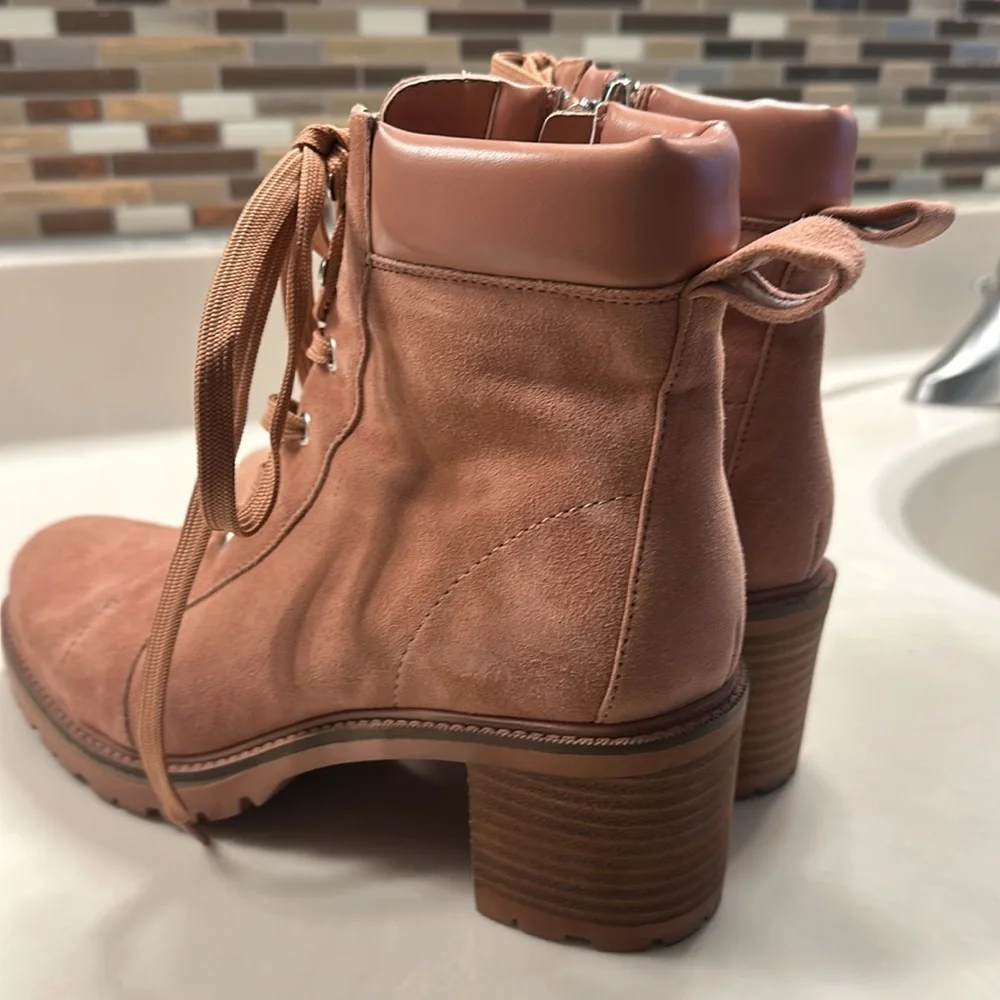 Vince Camuto, pink suede leather combat boot size 9 - Picture 2 of 5